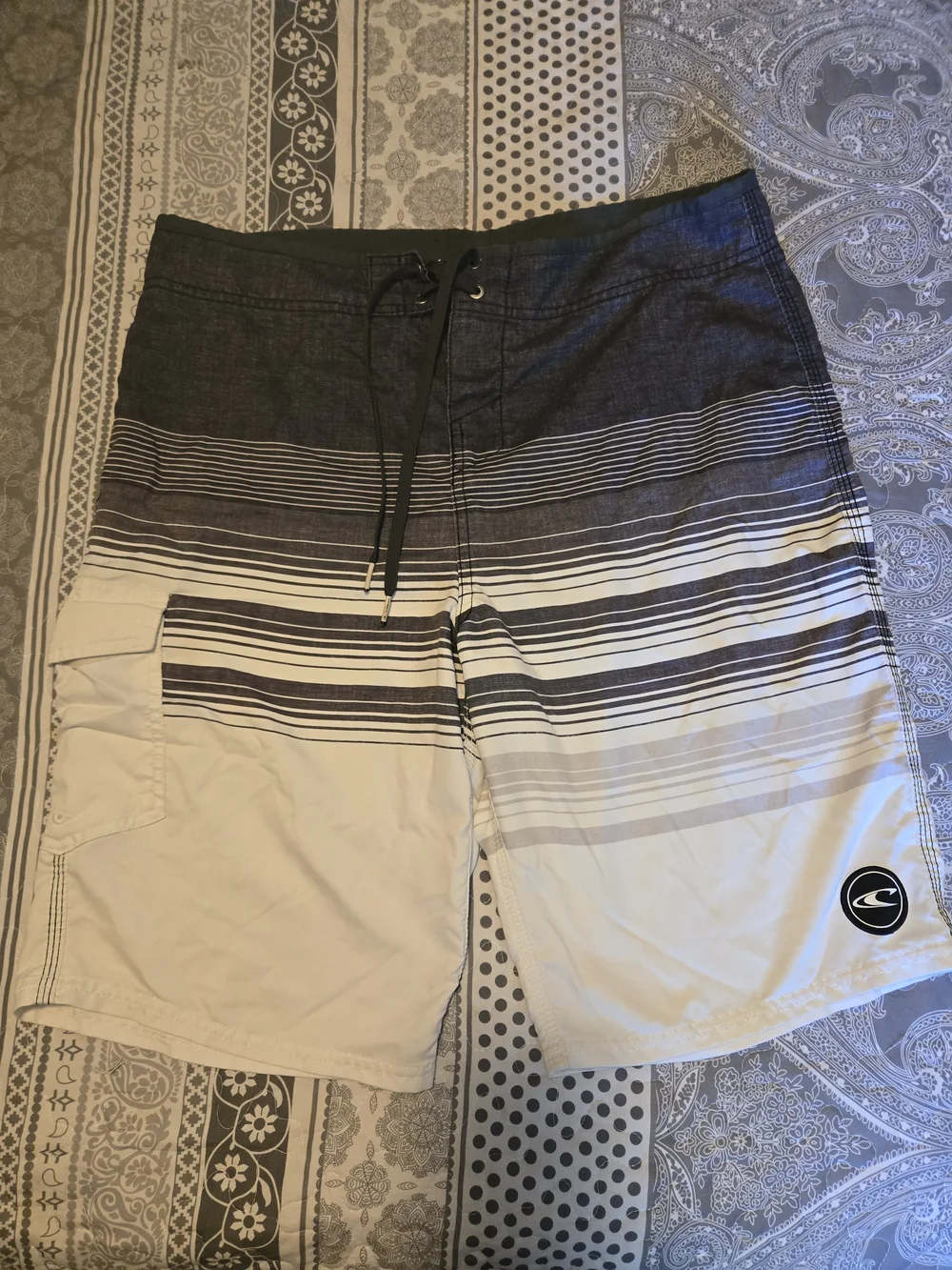 O'Neill Men’s Dark Gray & White Striped Boardshorts Size 33
